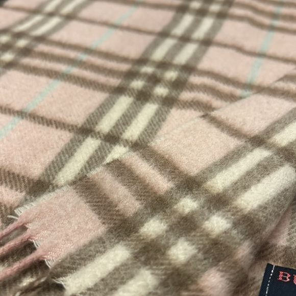 Burberry Nova Check Pink Cashmere Scarf - Picture 2 of 7